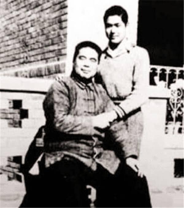 但冯玉祥这人不像石友三那种小人,他对国家和人民是认真的,爱国他绝对
