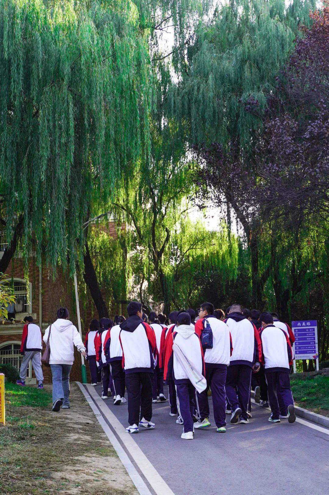 校园盛景绮丽如画,秋意阑珊 | 如果要写西安新高教职业高中的秋天