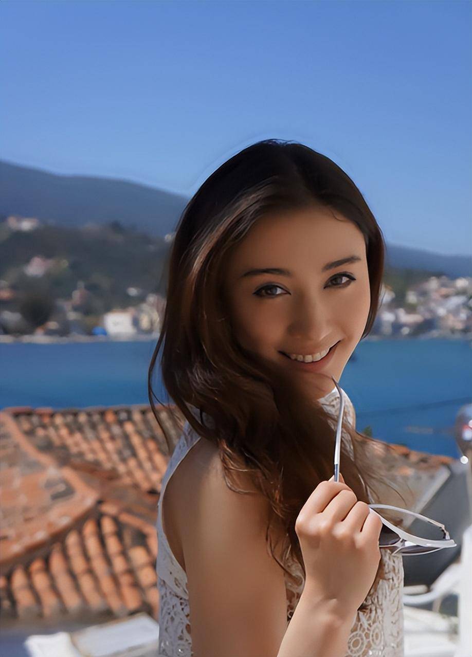 一婚娶央视主持人,二婚娶演员,三婚娶小30岁美女,64岁老来得子