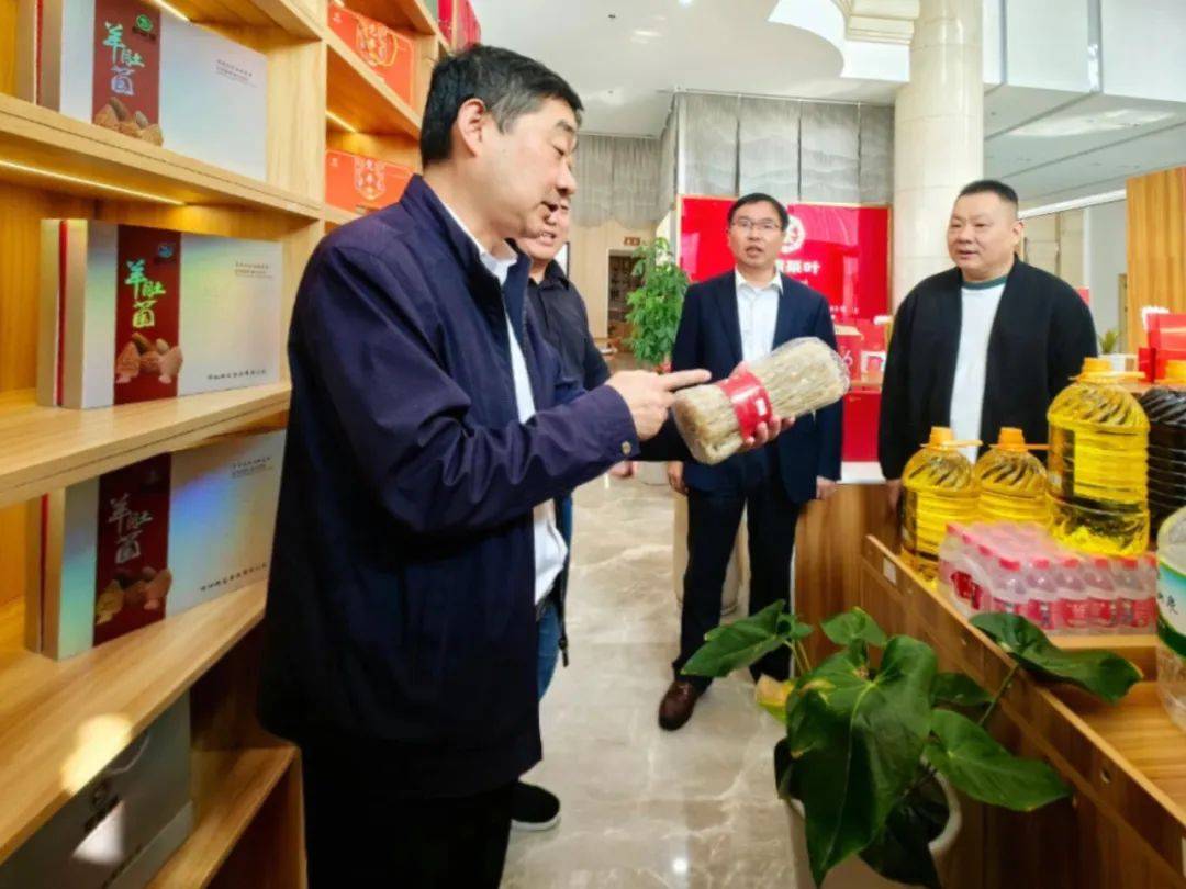 巴东县农业局,野三关镇政府领导莅临中茶恩施硒茶电信店指导!