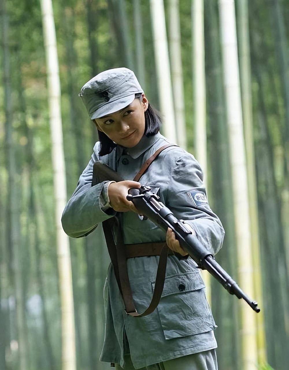 央视首播!播出三集,收视率破2!老戏骨助阵,又一部王炸作品!