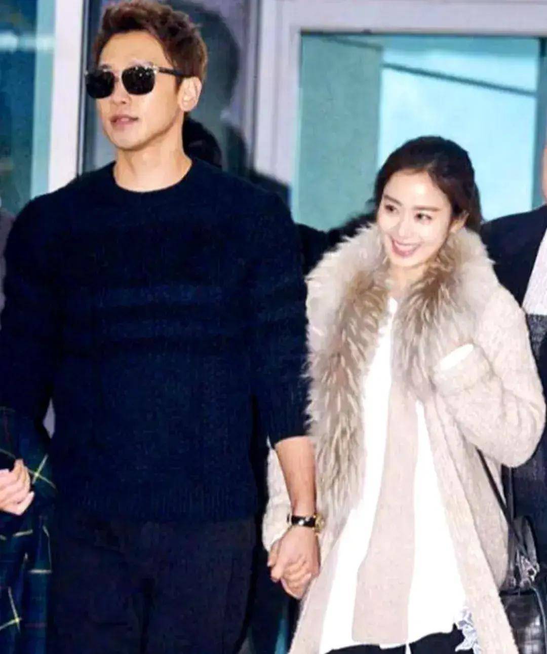 日本,金泰熙戴鸭舌帽难挡美貌,41岁rain发量惊人