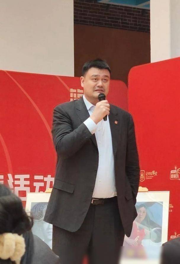 姚明不仅是一位篮球界的杰出人士,更是中国篮球发展的重要标志