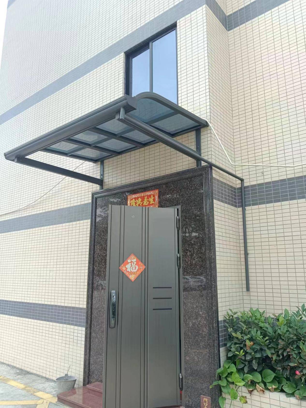 铝合金雨棚:安装便捷,维护省心