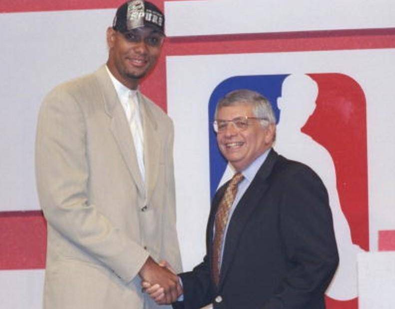 邓肯:忘掉前妻背叛身材消瘦!瓦妮莎给他生娃活出自我