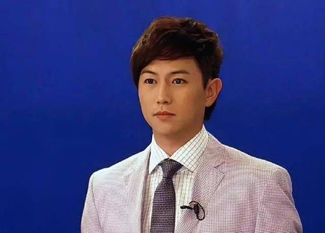 香港小生陈键锋转行做厨师,因遗传病淡出荧幕,退圈5年身材发胖