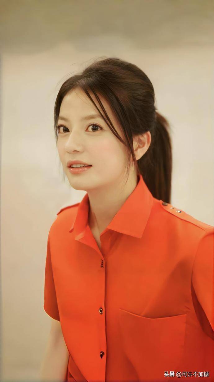 48岁赵薇现状:发福像大妈,哥哥离婚,父亲和公公去世