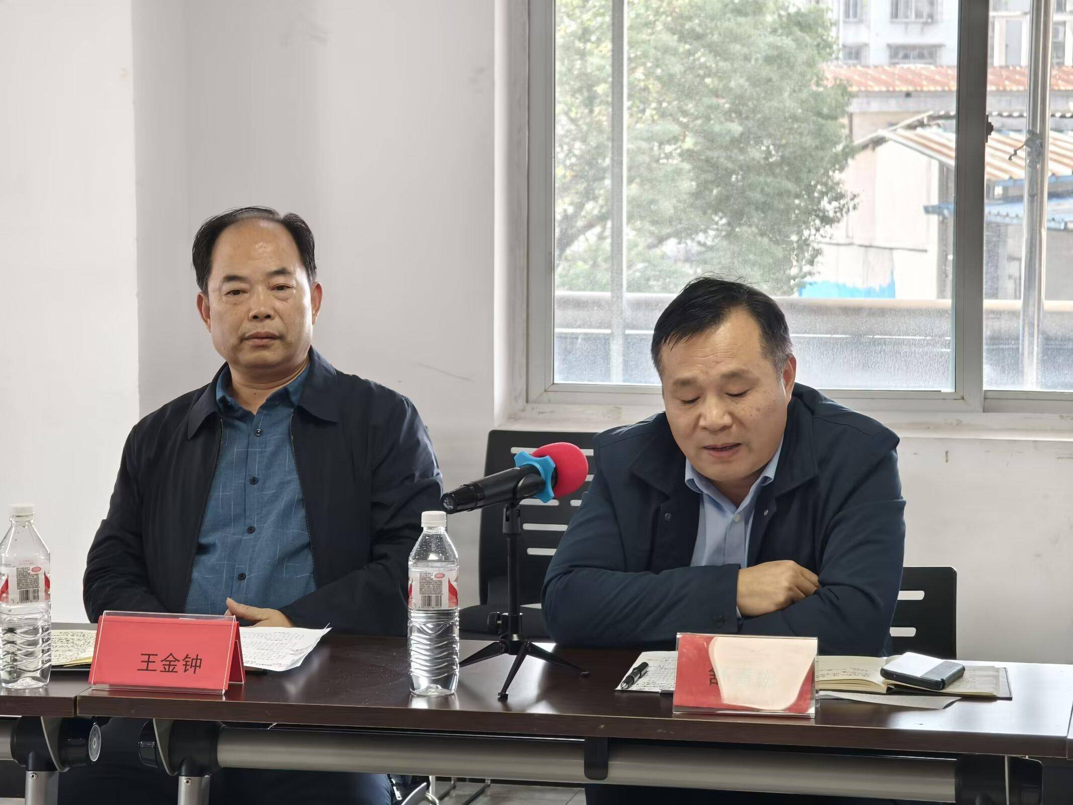 鄂城区城管局党组成员,副局长舒青松同志对鄂城区主城区设置流动摊贩