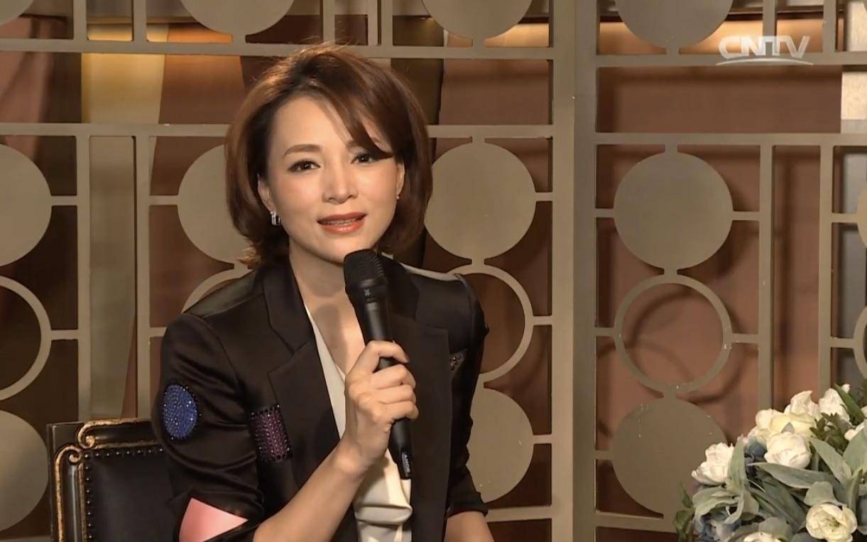 从"央视一姐"到"查无此人",49岁的董卿,终于落到如今这下场