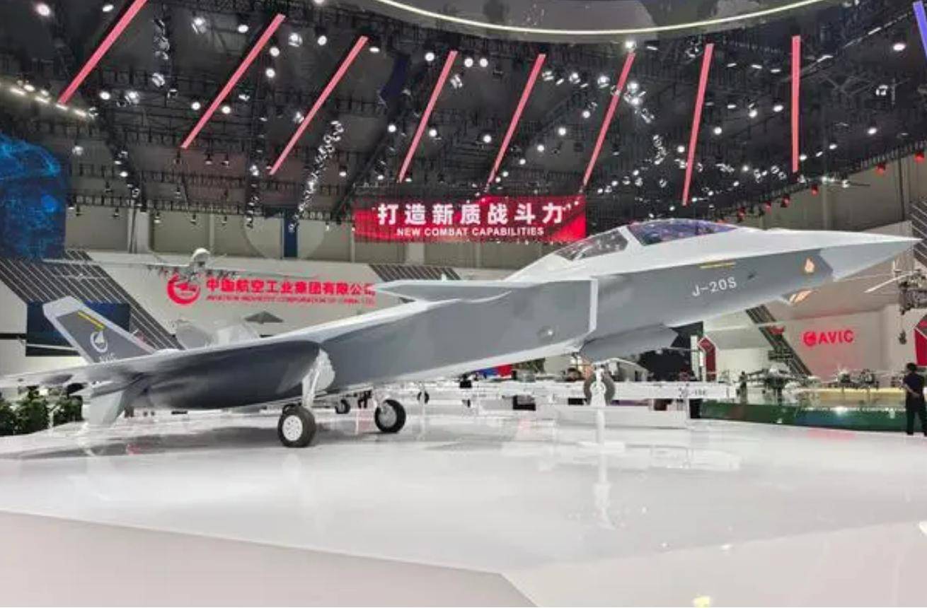又一款新5代机?双座版5代机歼20S模型公开,世界首款5.5代战机?_五代_无人机_功能