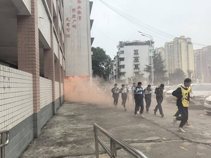 预防为主 生命至上——泸州市纳溪区江南职业中学消防安全宣传月活动
