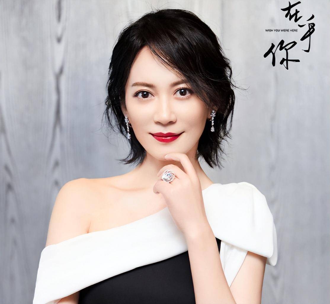 俞飞鸿:51岁身边追求者不断,不恋爱不结婚,一个人生活也很幸福_杨玏