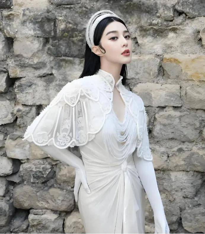 六位当红女星写真惊艳亮相,纯真与魅惑交织令人沉醉 第8张 六位当红女星写真惊艳亮相,纯真与魅惑交织令人沉醉 第8张