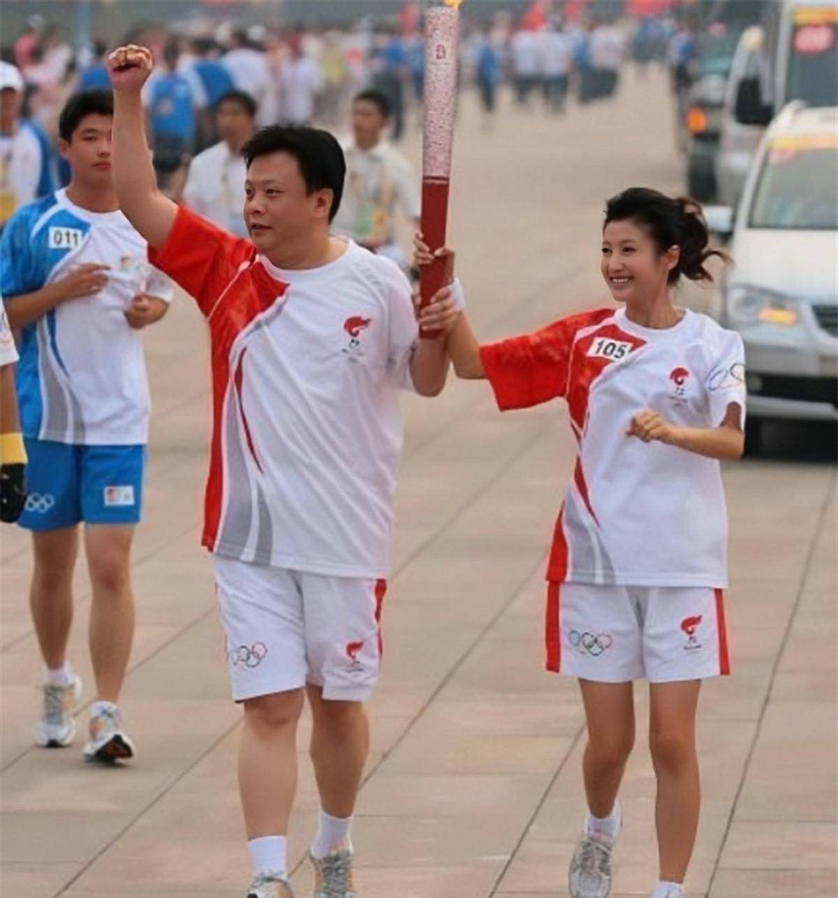 北京台一姐春妮:和蒋虎离婚15年,40岁嫁刚强生一子,今美且知性