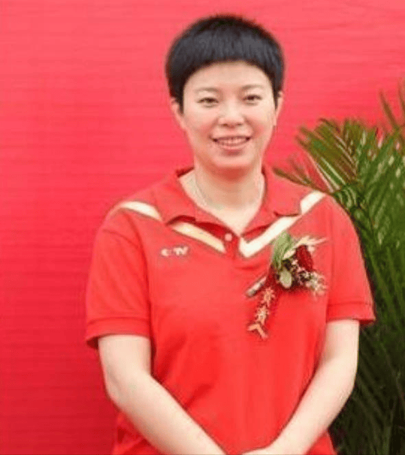 她开始在国际舞台上与孙晋打女双;与秦志戬打混双,并取得了许多优异的