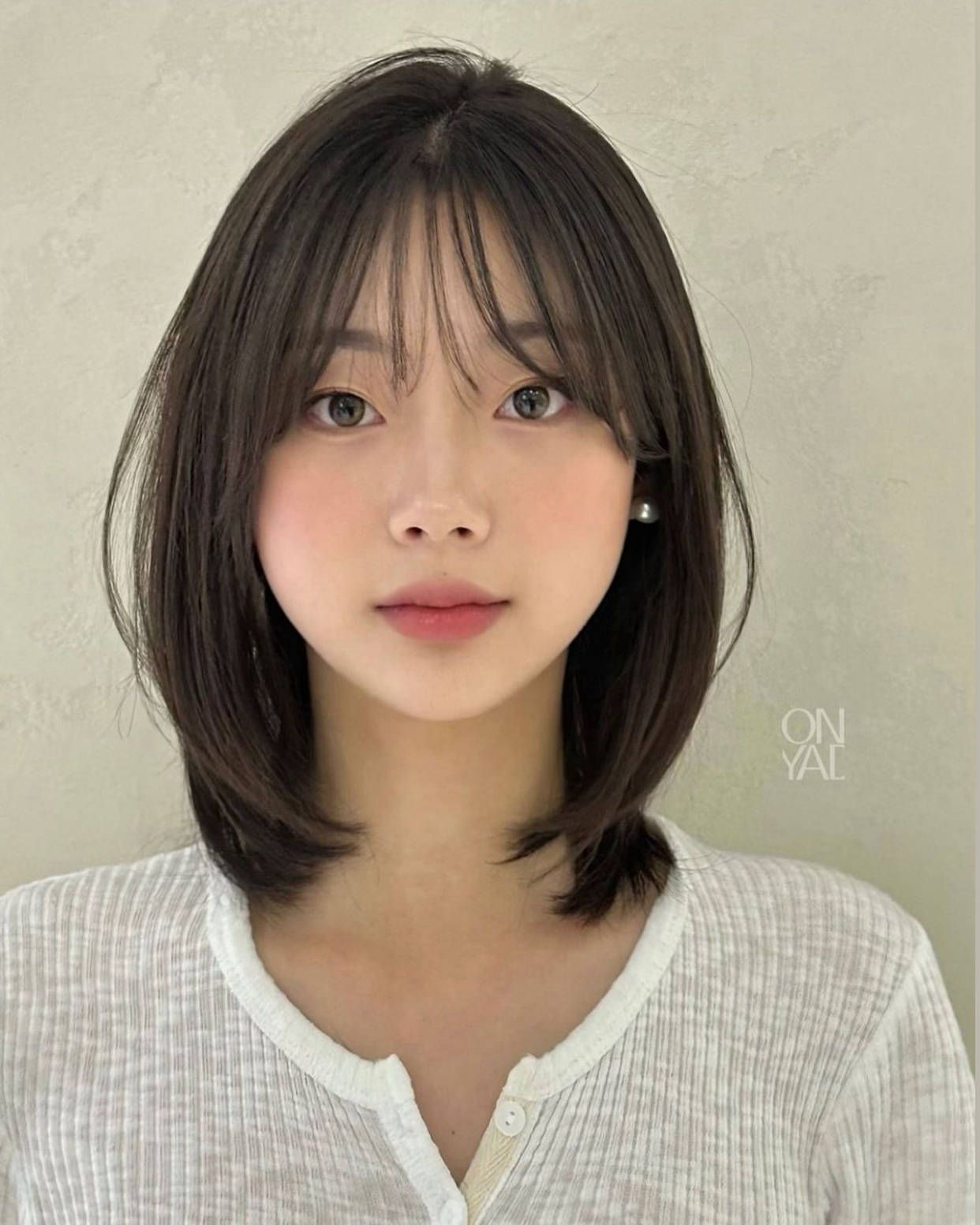 锁骨发内扣女性修颜的时尚之选