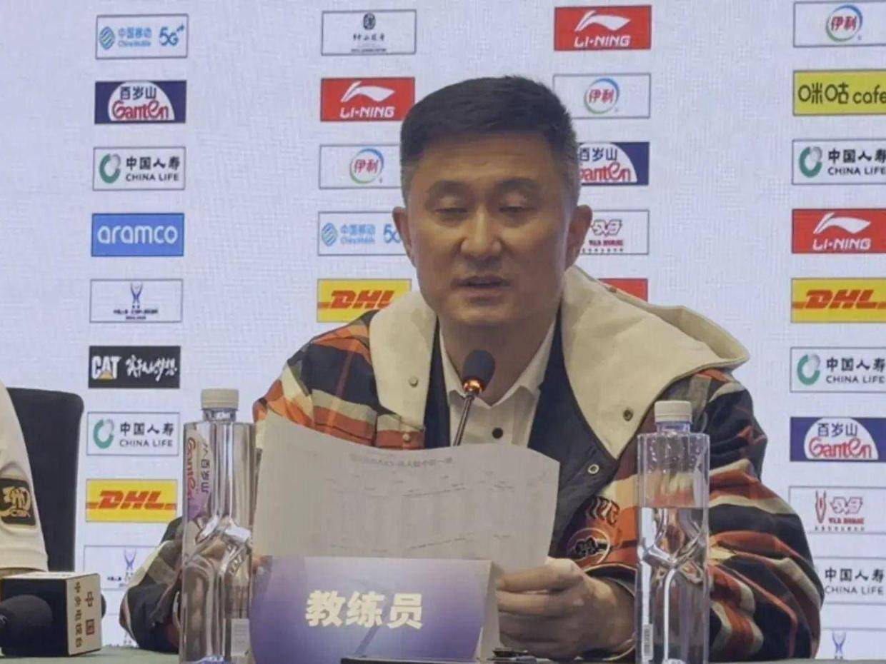 杯赛出局！十问杜锋：让16中2的张文逸打36分钟，他是你亲戚吗？