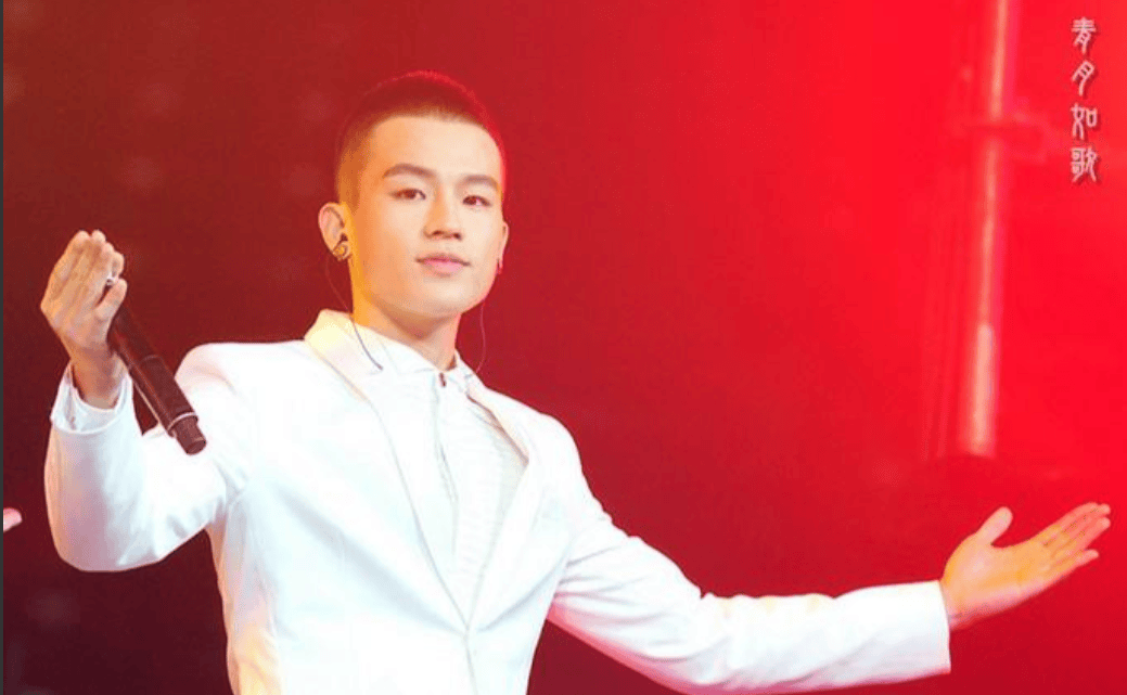 不得不说,年仅32岁的欧豪,早已走上了伯乐谢霆锋的老路!