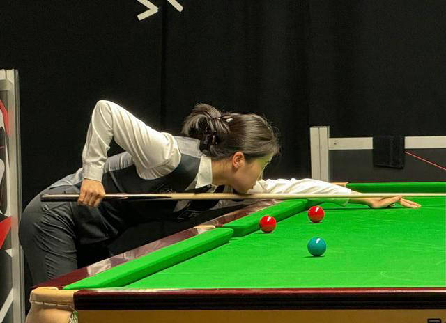 中国姑娘白雨露创历史,连胜男选手冲击斯诺克纪录