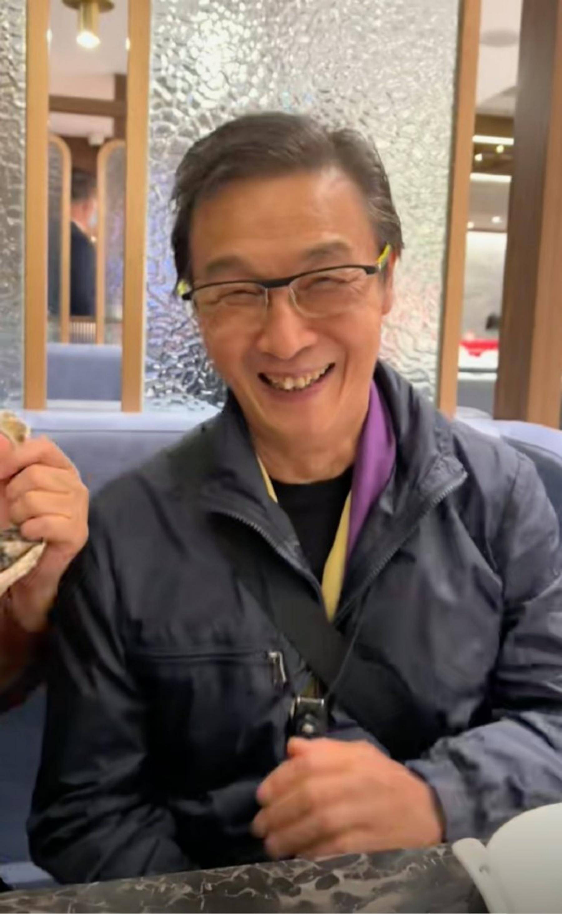 可惜了!无儿无女的刘松仁,患半身不遂,70多岁无奈息影!_角色_生活_观众