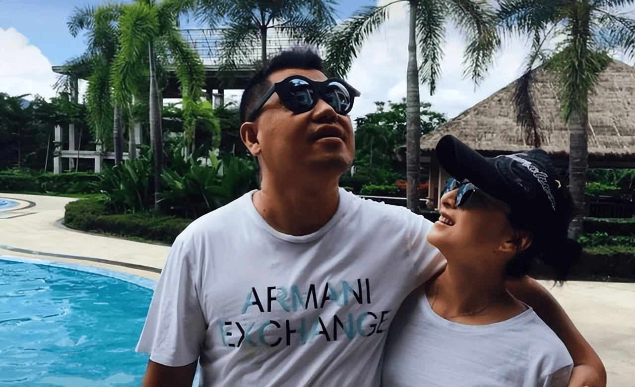 著名演员徐露:当红时隐退,嫁大7岁导演,49岁和20岁女儿似姐妹