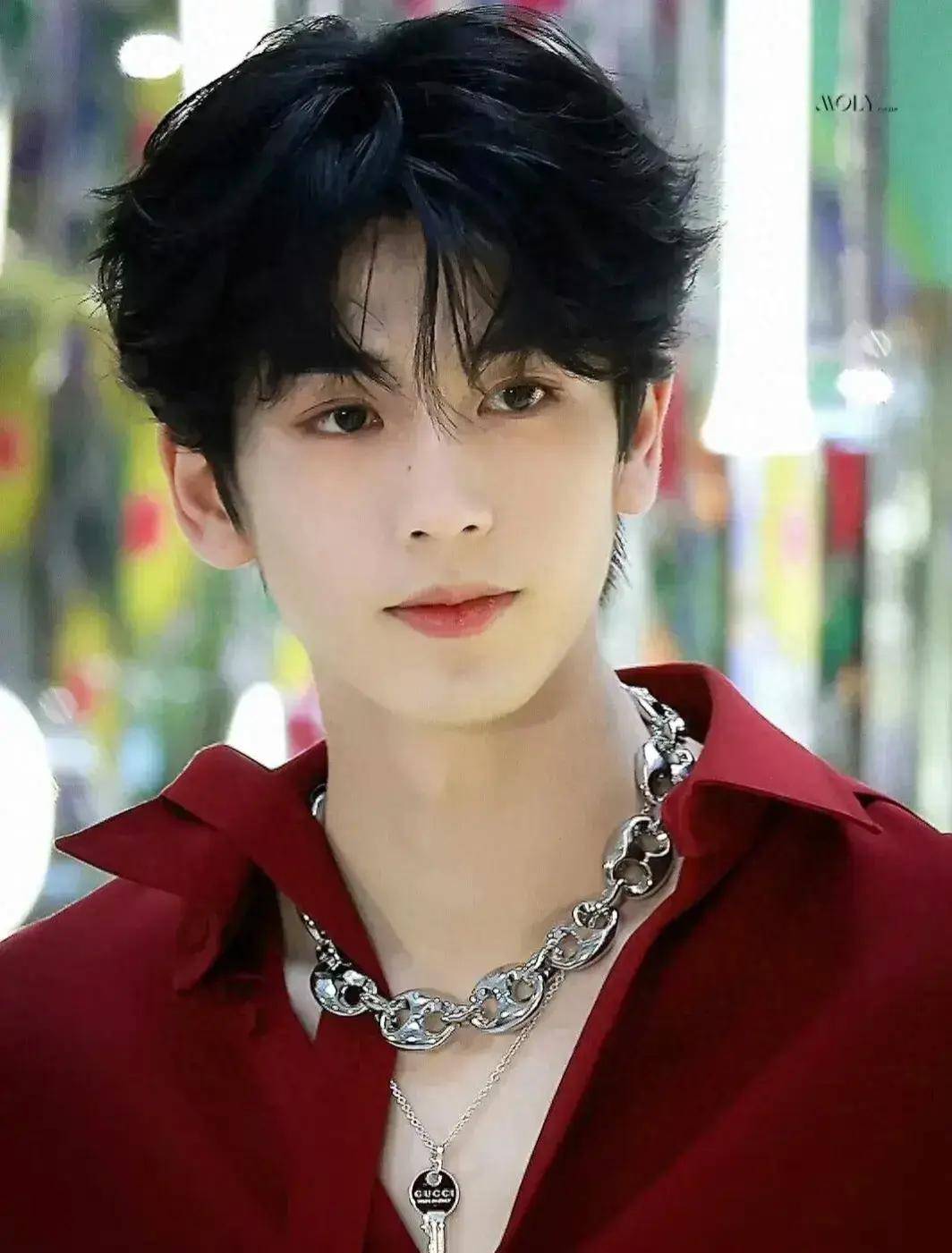 颜控!男明星重新洗牌,朱一龙排第6, 肖战第4, 成毅第2