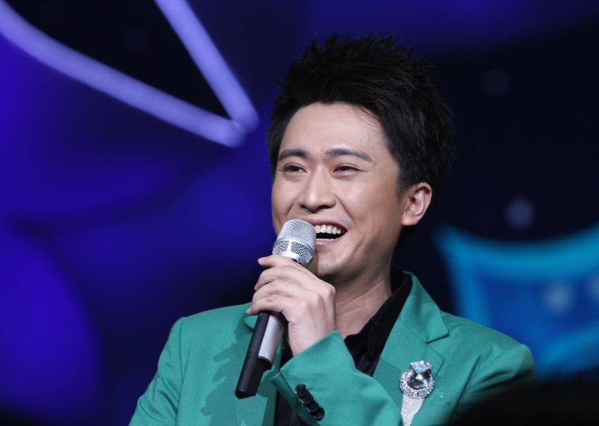 "名嘴"杨帆:因父亲进央视,和张蕾是搭档,娶平凡老婆恩爱至今