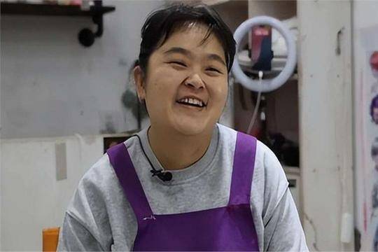 晓华理发人走茶凉？志愿者走了、摊位空荡，本人：实在是太累了