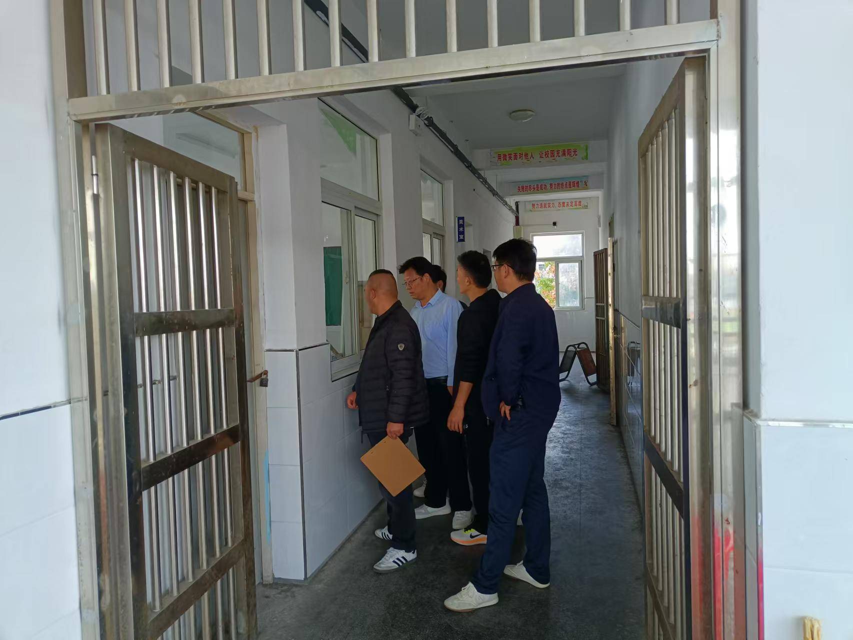 赛口初中开展消防安全大检查,筑牢校园安全防线
