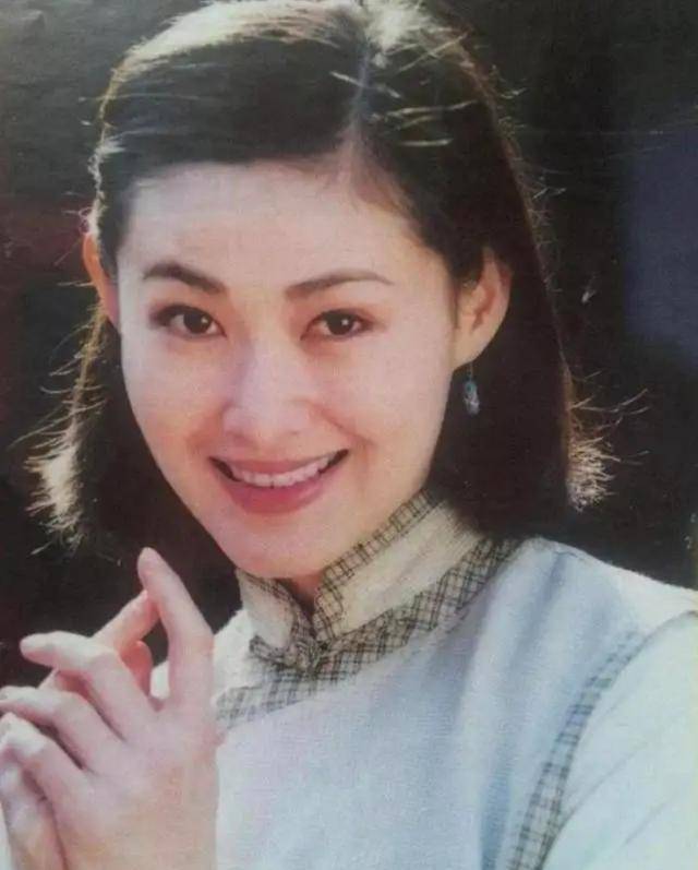 54岁王思懿现身山西大同,模样大变认不出,脸浮肿僵硬木偶纹明显