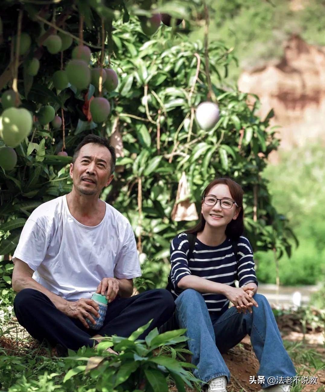 著名老戏骨,49岁再婚小妻子,50岁当爸爸不敢老_郑晓宁_林海海_黄育莉