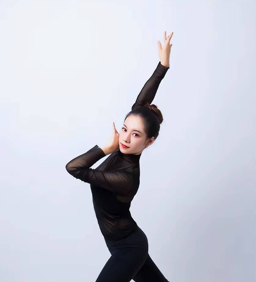 吴柳芳首次披露直播跳舞原因 来自搜狐网