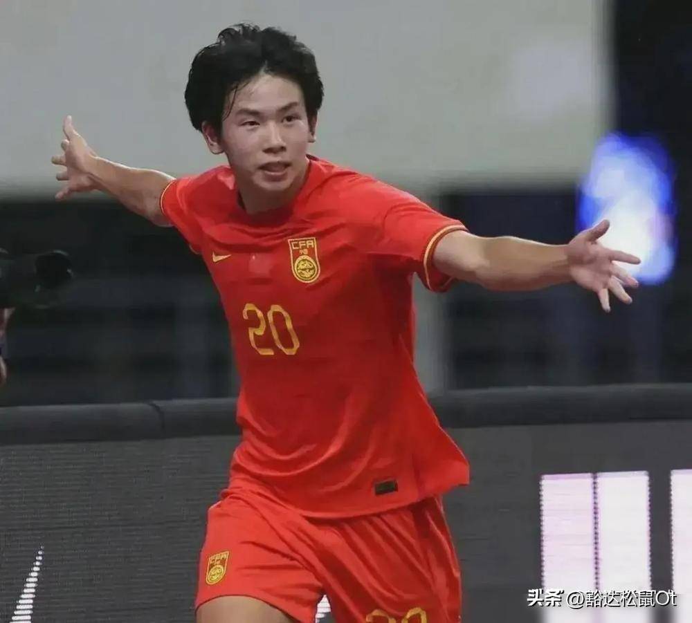 千呼万唤始出来!18岁申花抗韩小将刘诚宇迎首秀!献助攻可惜越位_比赛_中国队_于汉超