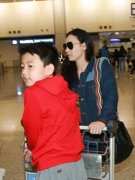 张柏芝三个举动透出复婚信息,谢霆锋根本不理睬,反而产生反感