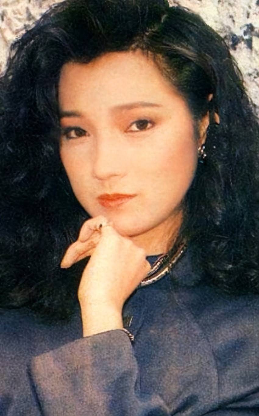 年轻时走红,被大帅哥狂追恩爱32年,现儿女双全_戚美珍_苗侨伟_事业