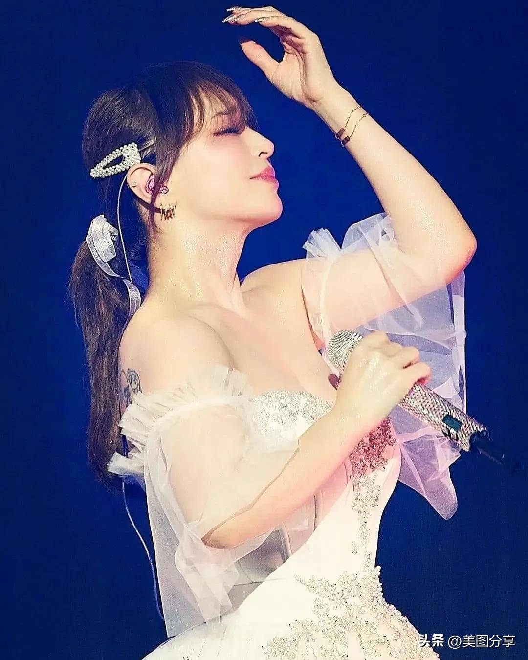 日本性感天后滨崎步女神诱惑浮出神级身材魔鬼身形太诱人