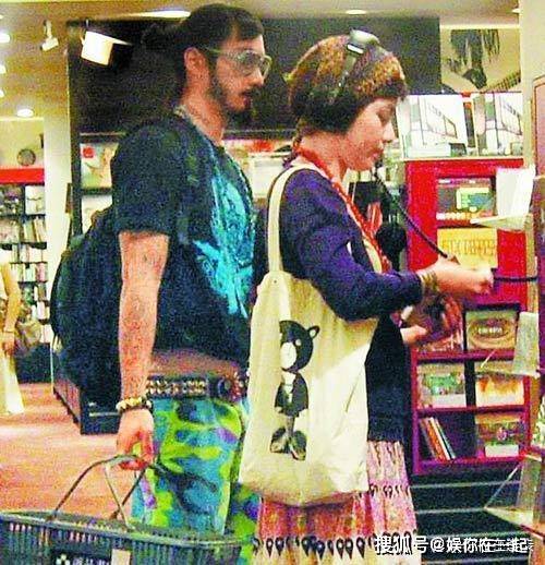 剃寸头带舌钉,为男友切掉子宫,昔日的"儿歌天后"范晓萱,如今47岁怎样