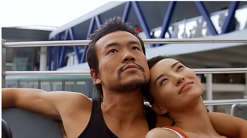 两人在一场聚会上相识,姜文欣赏廖凡的演技,邀请他参演电影《让子弹飞