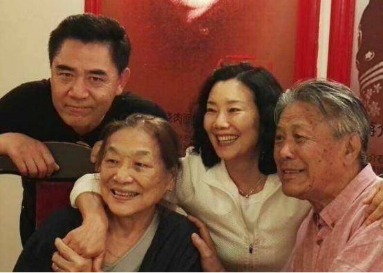 "赵奎娥,年轻时貌美倾城,嫁初恋陈宝国,被当成公主宠_儿子_操作_老公