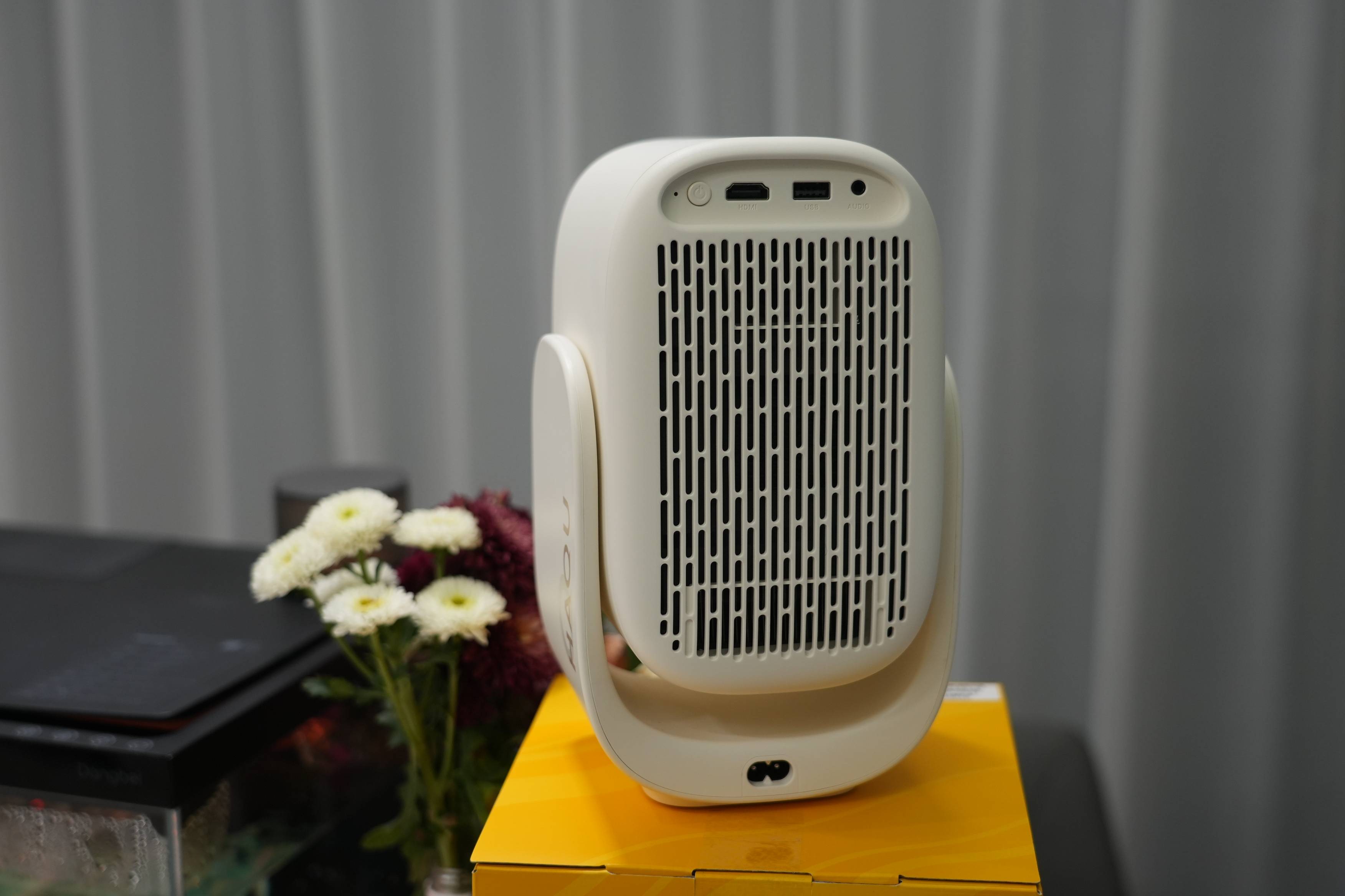 哈趣Q1投影仪：开启居家娱乐新体验