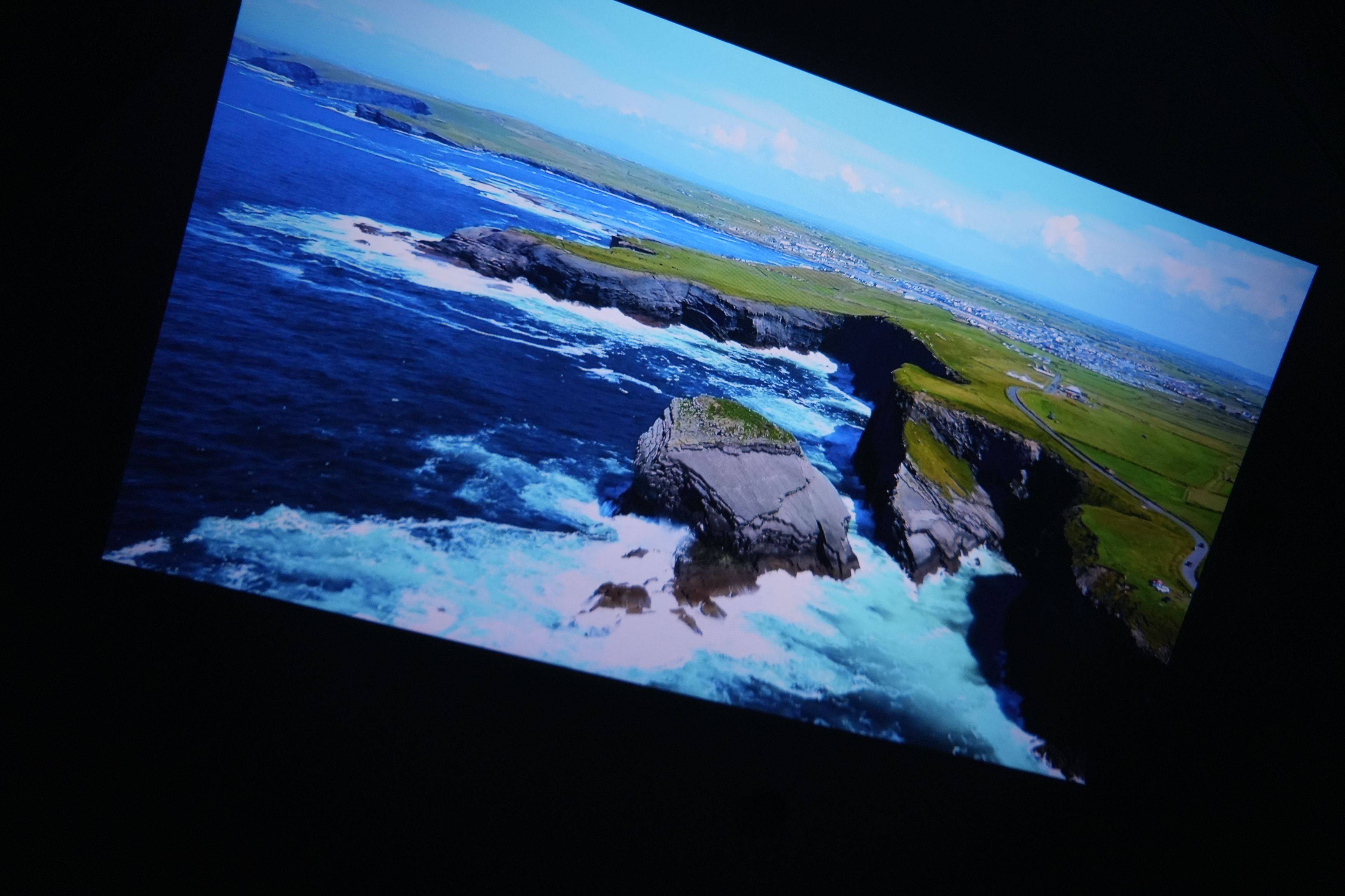 哈趣Q1投影仪：开启居家娱乐新体验