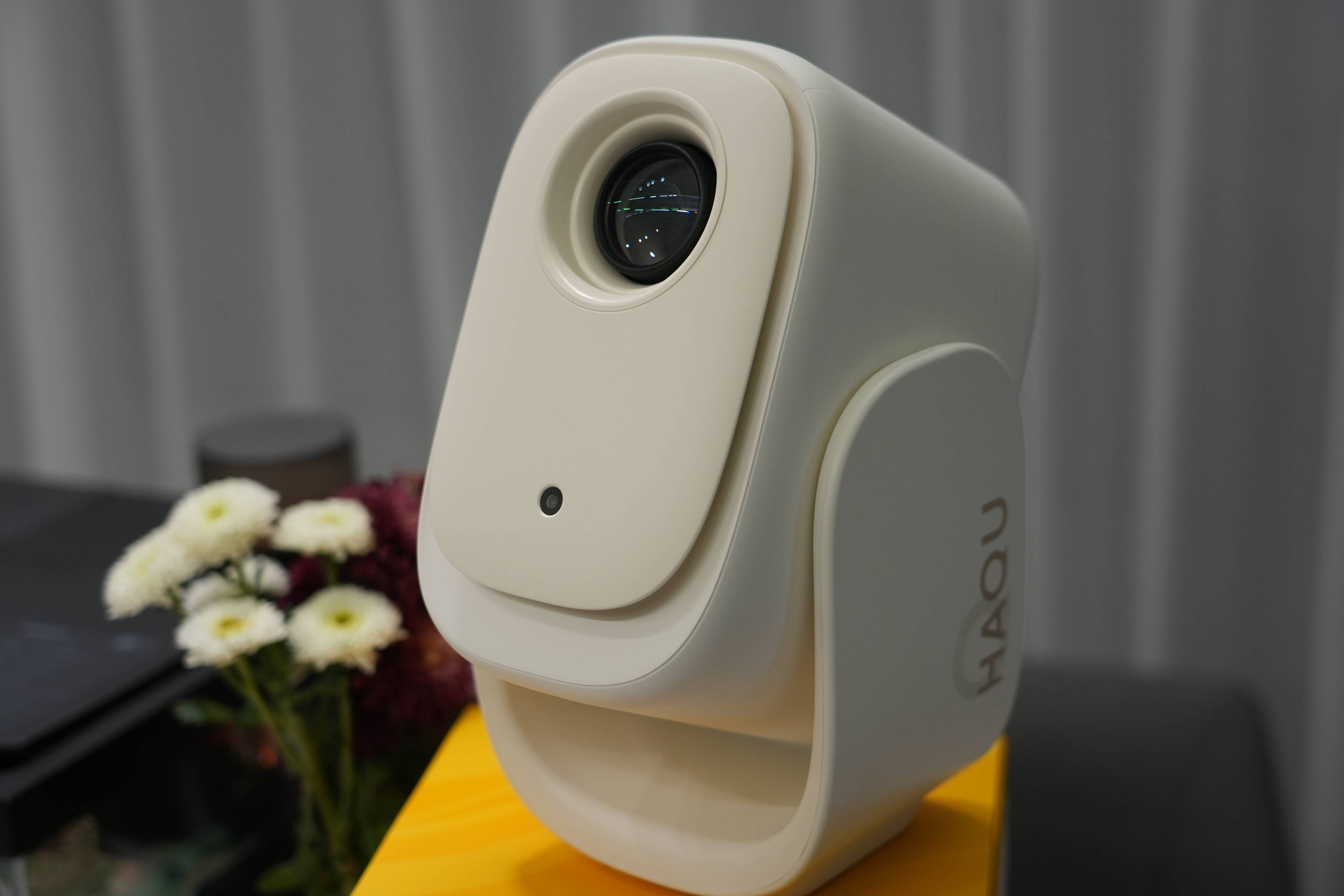 哈趣Q1投影仪：开启居家娱乐新体验