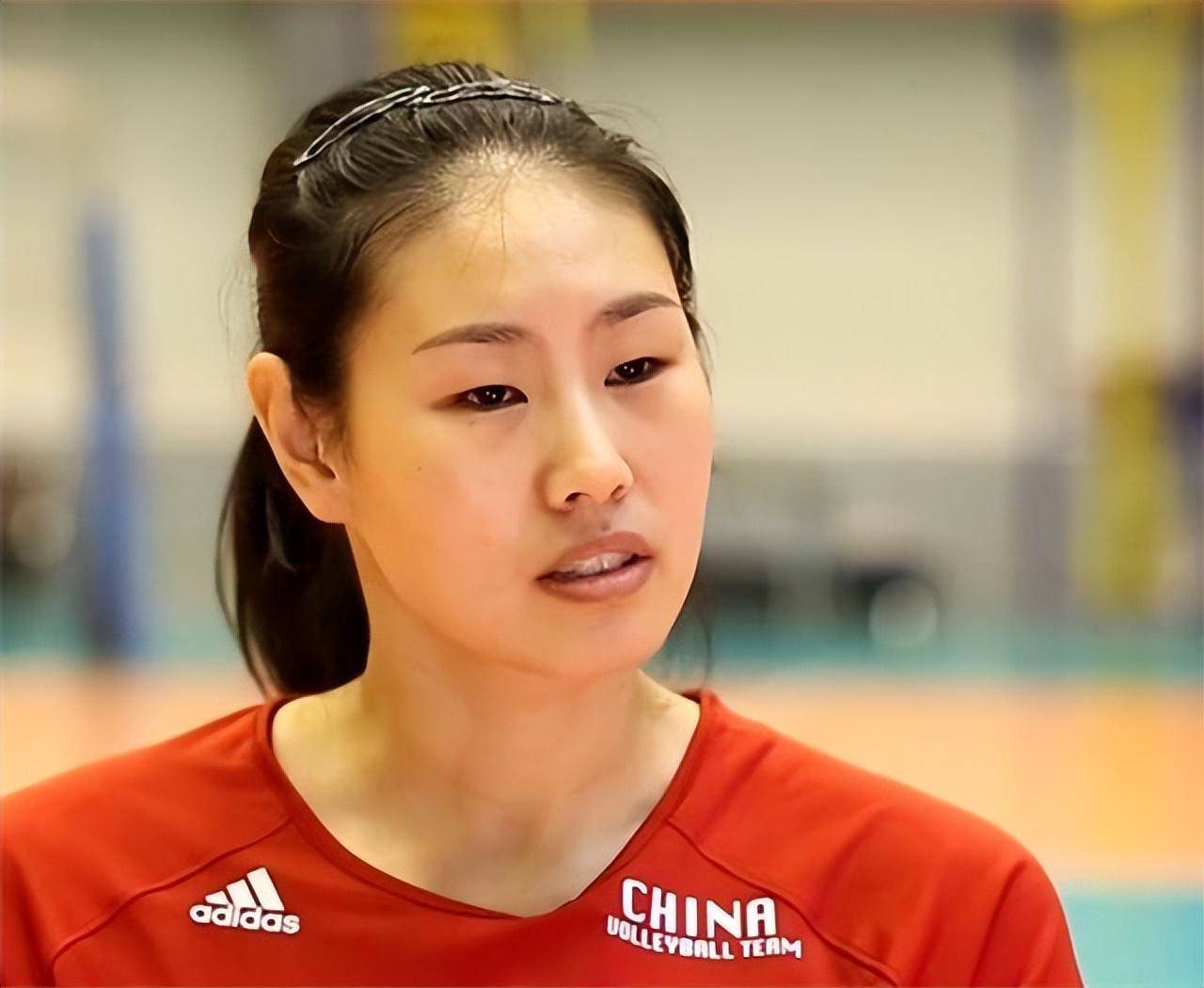 老将颜妮一身伤,常常半夜疼醒,32岁致信郎平:你需要,我便会在