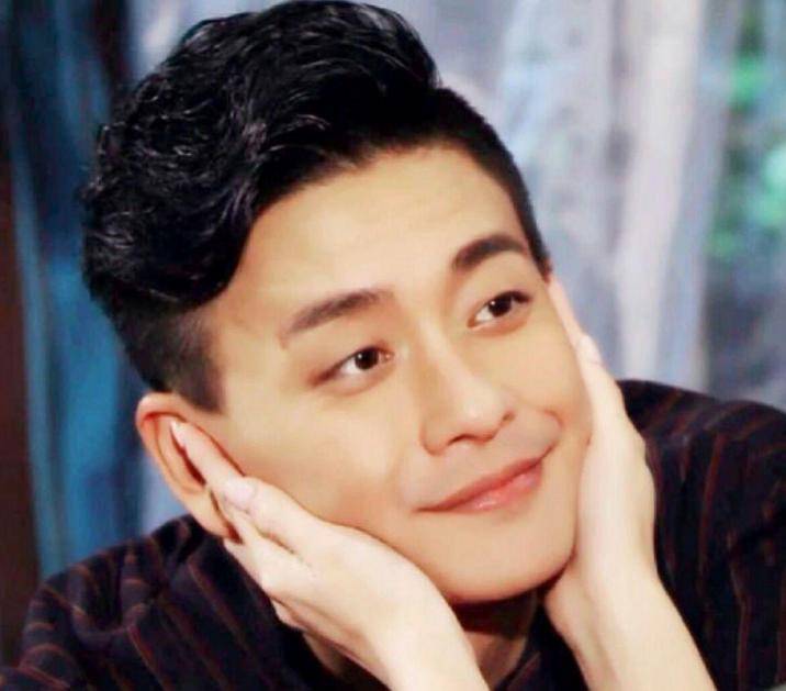 5位"桃花眼"男星:压不住的含情脉脉风流劲儿,看啥都像在放电_黄宗泽