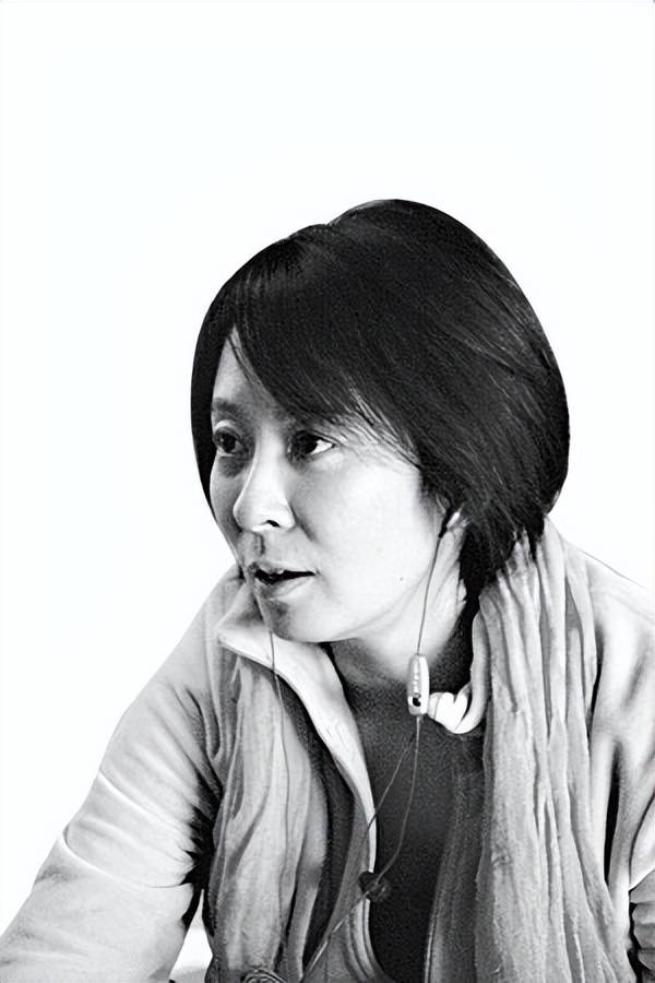 王京花手握京圈半壁江山,成功路上有泪有痛,儿子婚姻令她操碎心