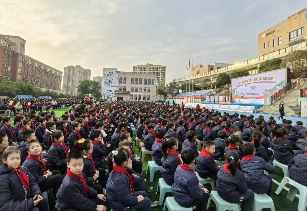 公益活动先后在重庆两江新区嘉原小学,重庆两江新区星光九曲河学校