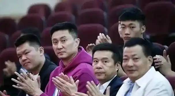 老板急到红温，赞助商也想撤资！曝朱芳雨签尼日利亚国手，梭哈了