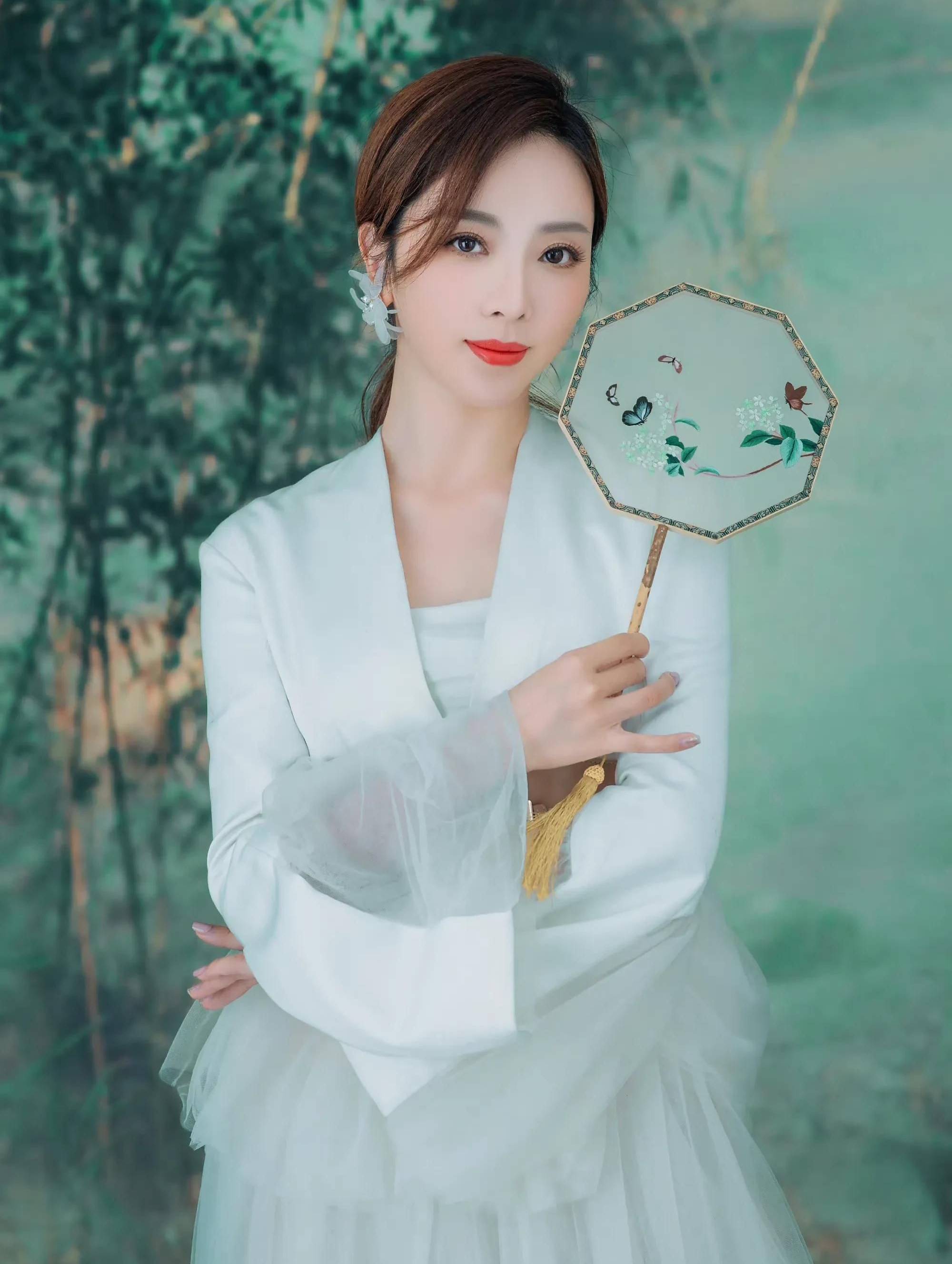 前央妈主持李思思:嫁给初恋三年生俩娃,有风光有艰辛,现状如何