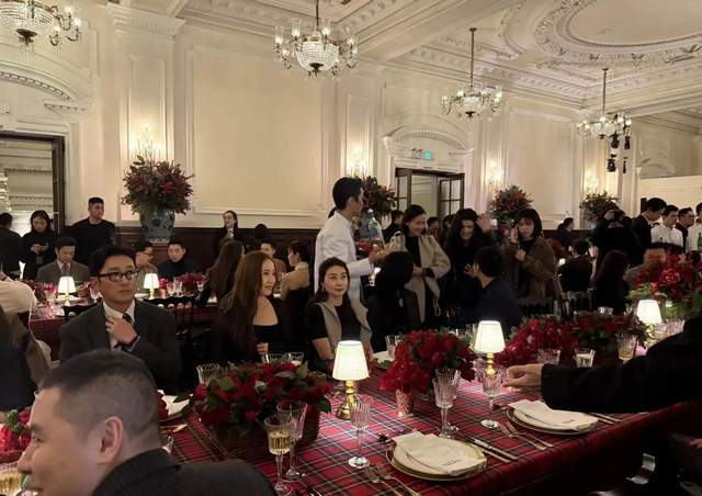 43岁郭晶晶参加奢华晚宴,打扮调却难掩女王气场,美出高级感_气质_低调_魅力