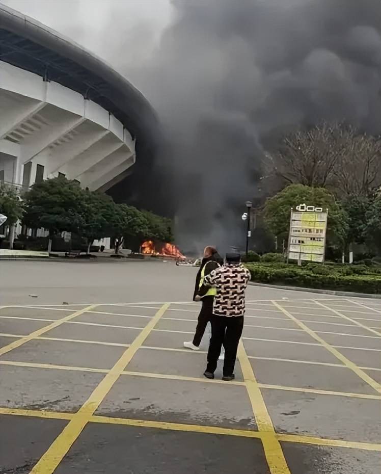 玉林奥园广场火灾图片